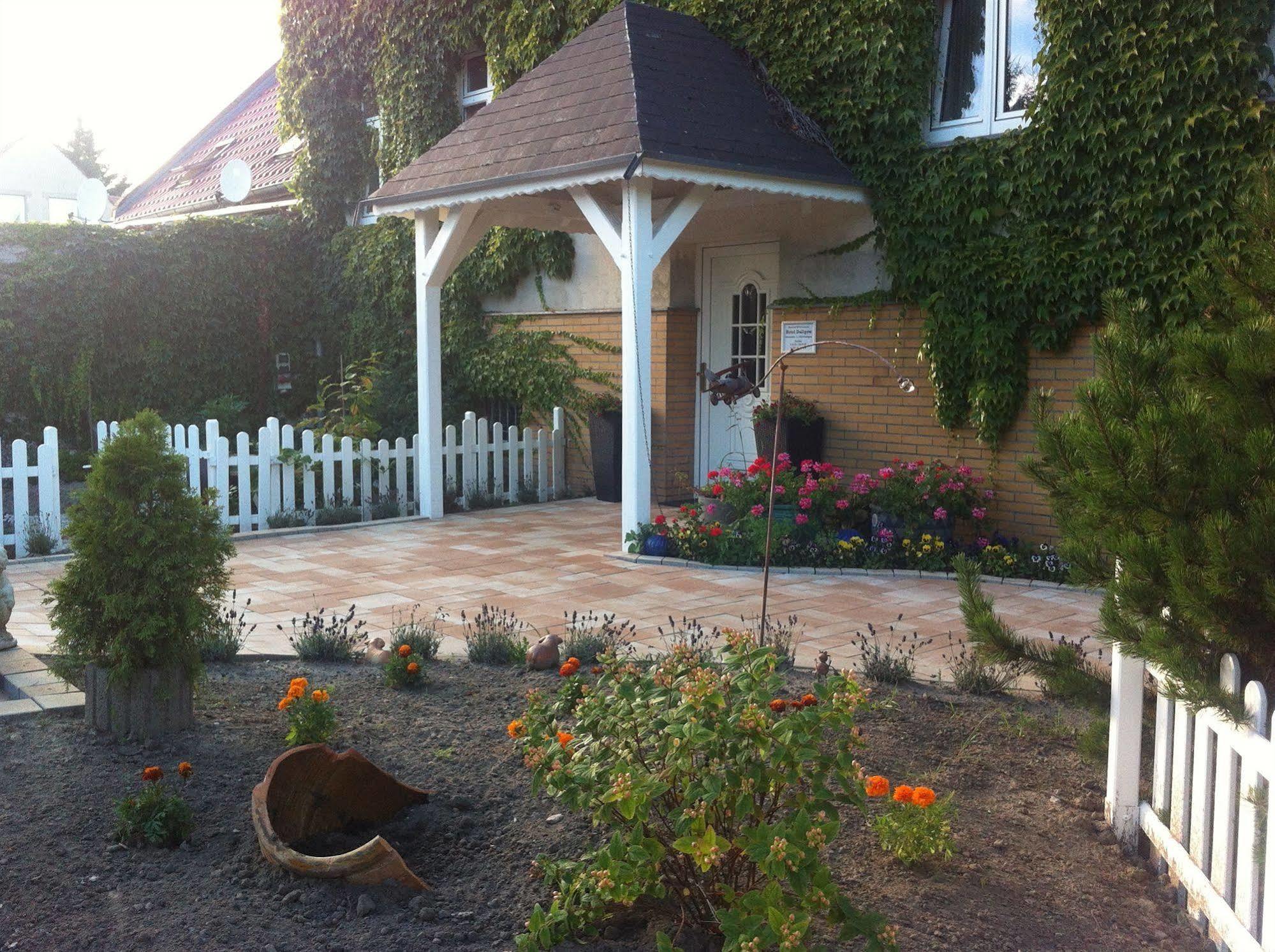 Hotel Dallgow Exterior photo