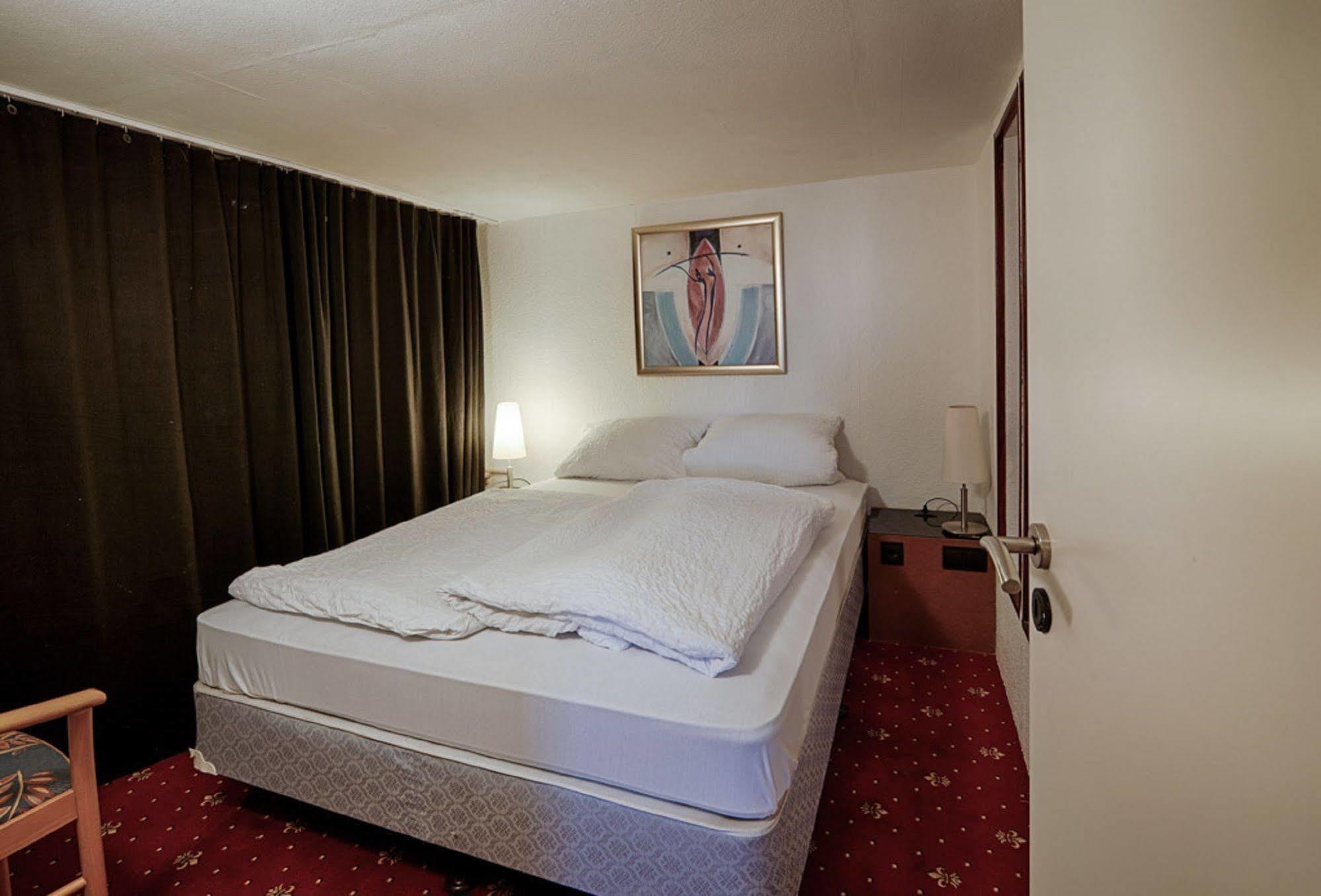 Hotel Dallgow Exterior photo