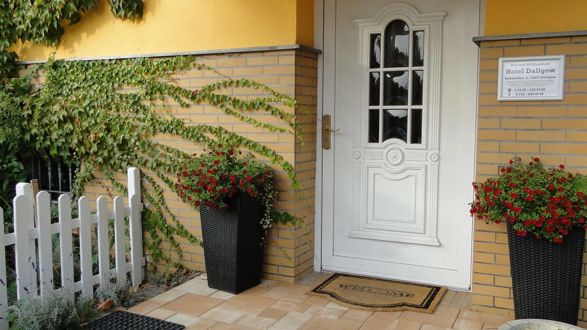 Hotel Dallgow Exterior photo