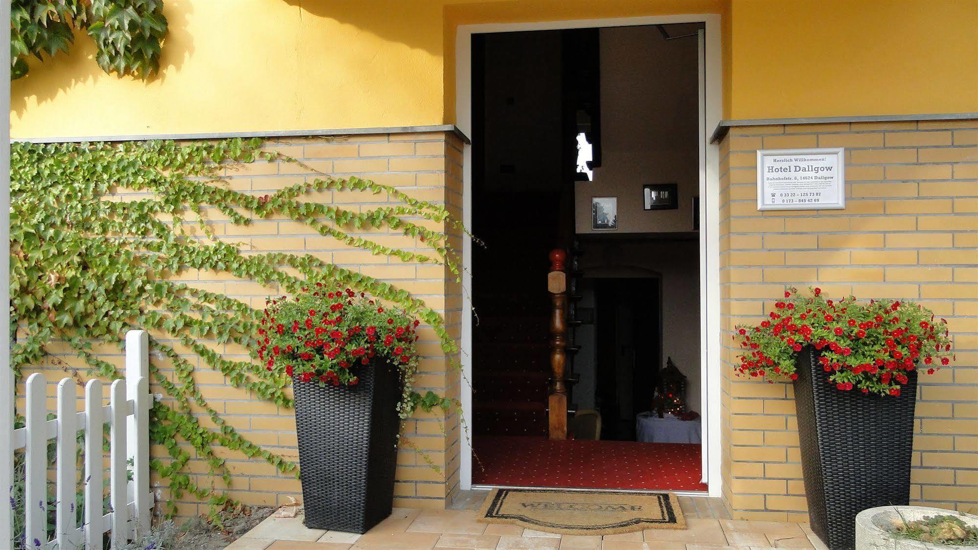 Hotel Dallgow Exterior photo